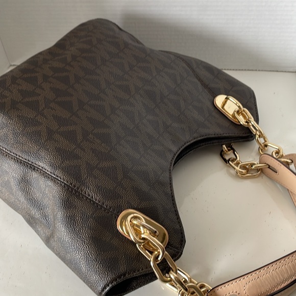 ❌SOLD❌Michael Kors Shoulder Bag. - Picture 16 of 17